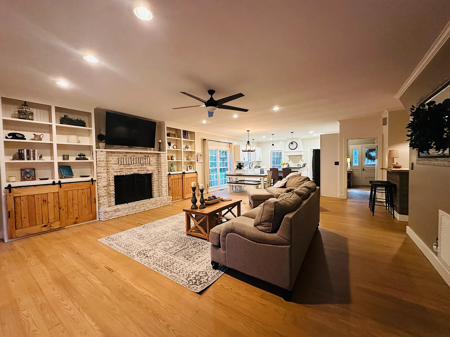 4 bed, 3.5 bath, 3017 sqft, $3,200 — Photo 4