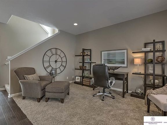 Photos are of another home, no longer available to view.