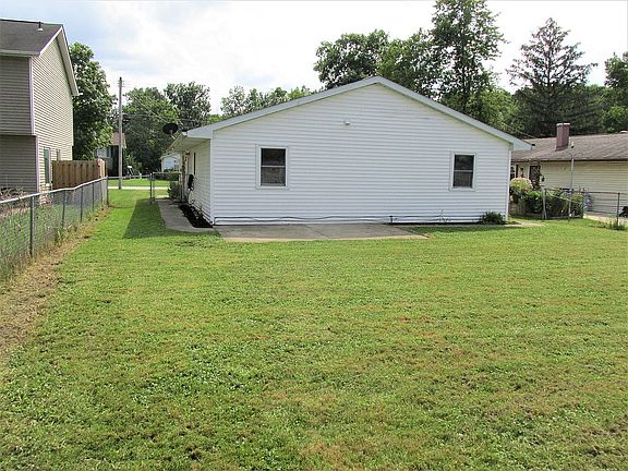 Deep yard w/Concrete patio