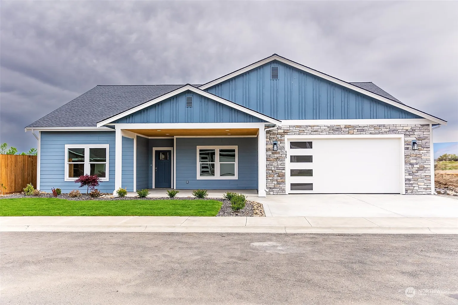 405 E Chason photo 1