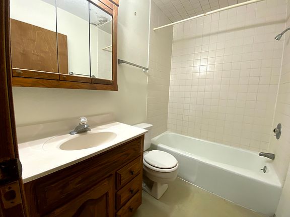 5th image of 2315 Olive St APT 1