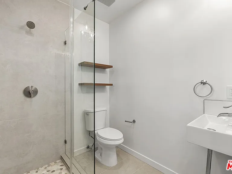 824 N Orange Grove Ave — Photo 22