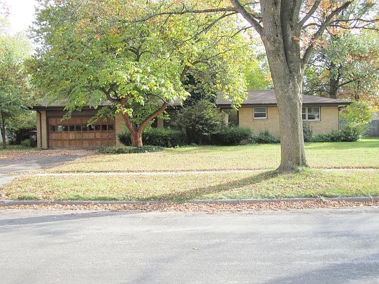 1st image of 303 W Meadowbrook Dr