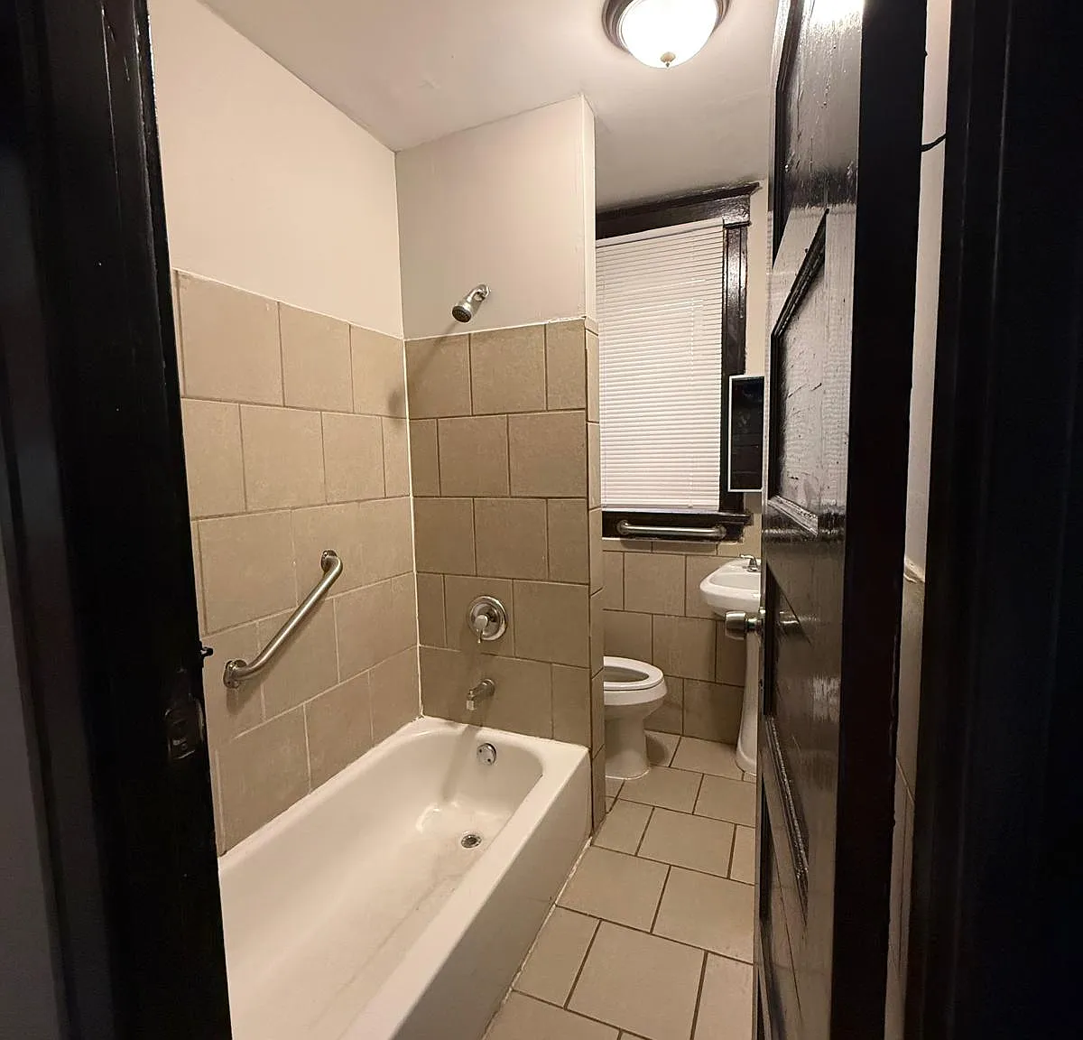 1 bed, 700 sqft, $850 — Photo 2