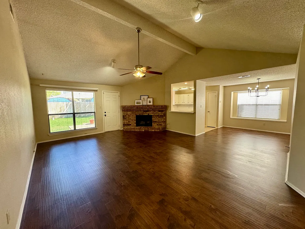 3 bed, 1475 sqft, $2,500 — Photo 2