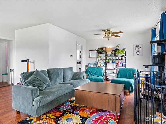 3rd image of 2219 E 4th Ave