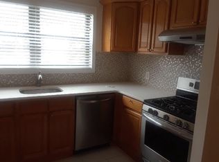 3283 Spencer Dr, Bronx, NY 10465