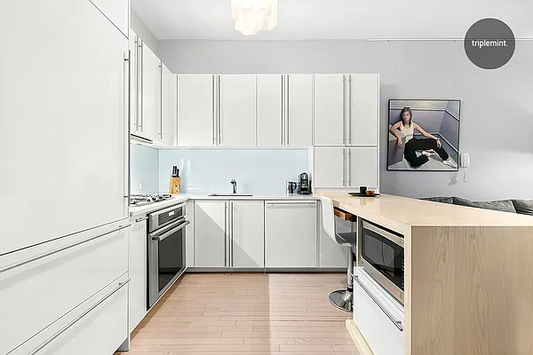 Sold by Triplemint | media 13