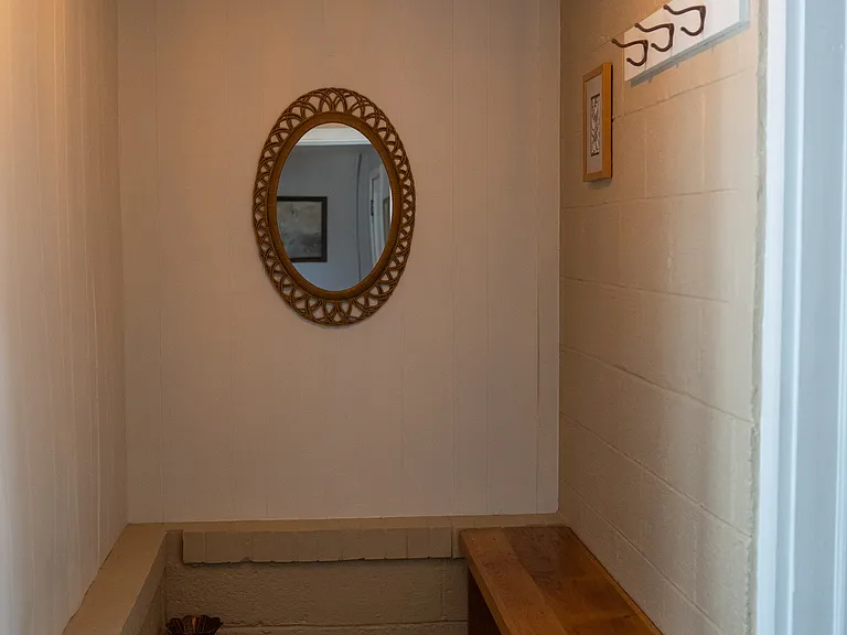 254 W College St — Photo 10