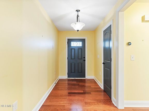 5th image of 1286 Clancy Drive NE