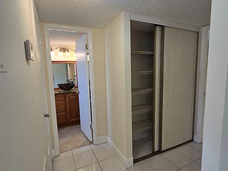 550 SE 2nd Ave #G3 — Photo 5
