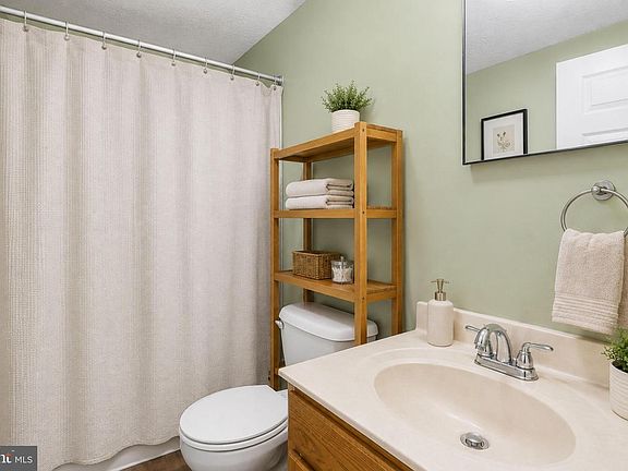 4th image of 544 Rockbridge Dr SE