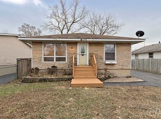 813 Buena Vista Ct, Round Lake Beach, IL 60073