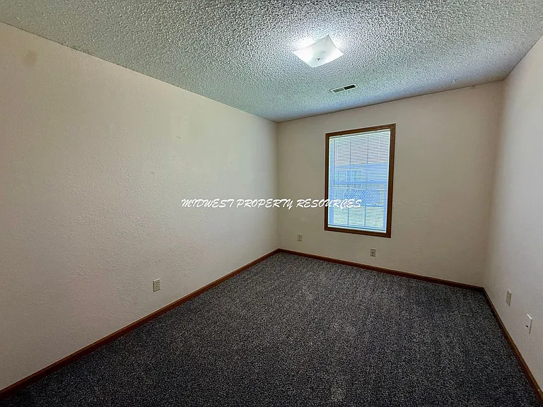 503 N Austin St — Photo 11
