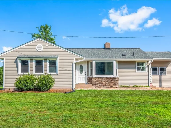 7080 Pine Hall Rd, Belews Creek, NC 27009