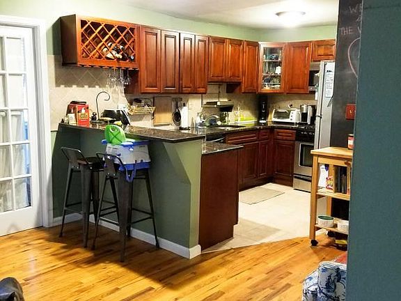 Main room open concept: kitchen