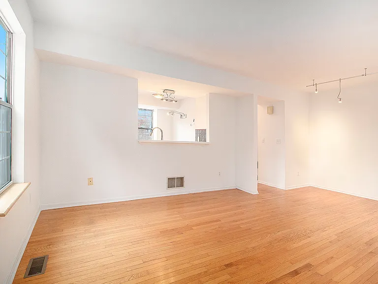 230 Lyn Anne Ct — Photo 13