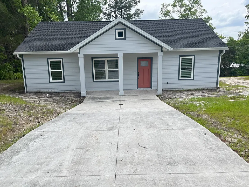 1168 SE Magnolia Loop