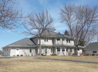 1226 Longtail Beach Rd, Suamico, WI 54173