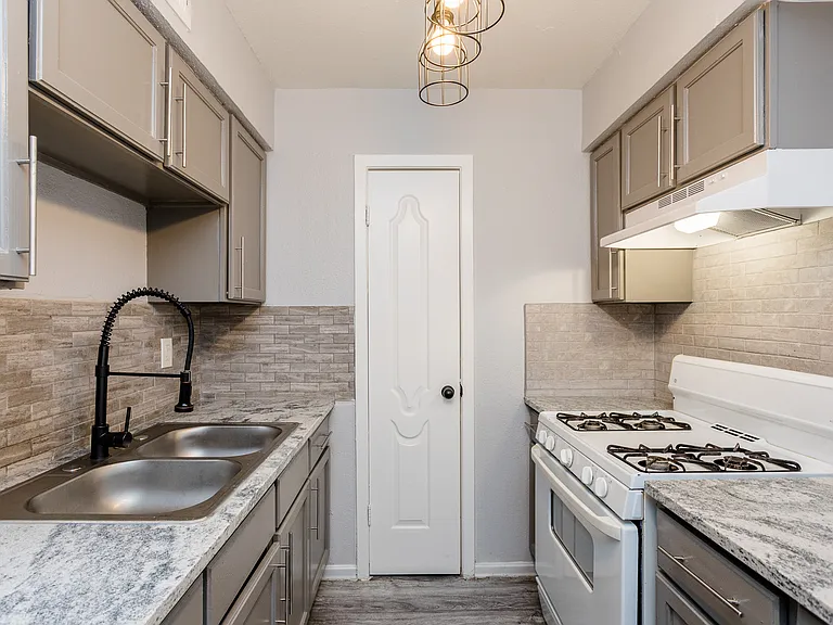 Allendale Village Apartments — Photo 46