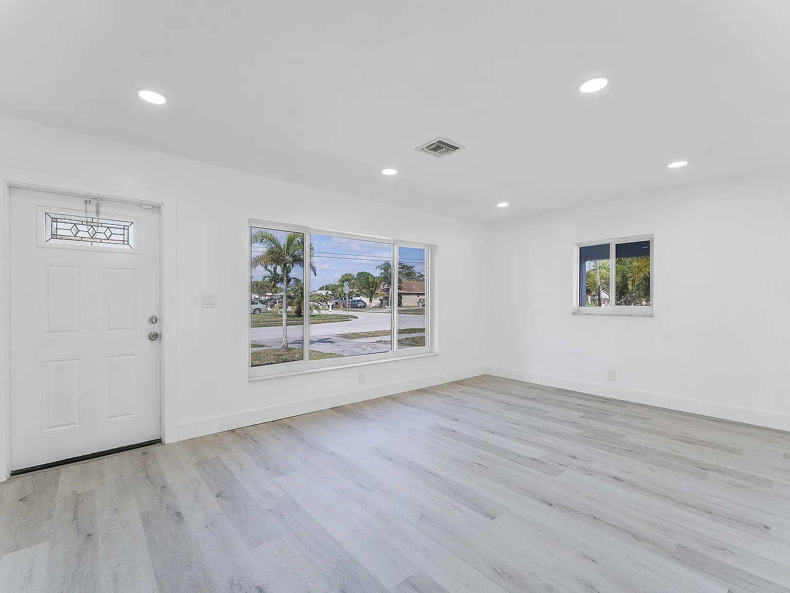 4 bed, 1253 sqft, $3,100 — Photo 4