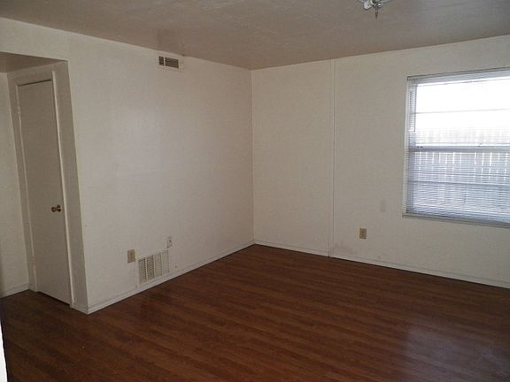 3rd image of 1109 NW Lincoln Ave APT 26
