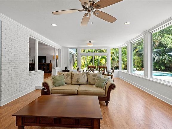 4th image of 248 Pershing Way