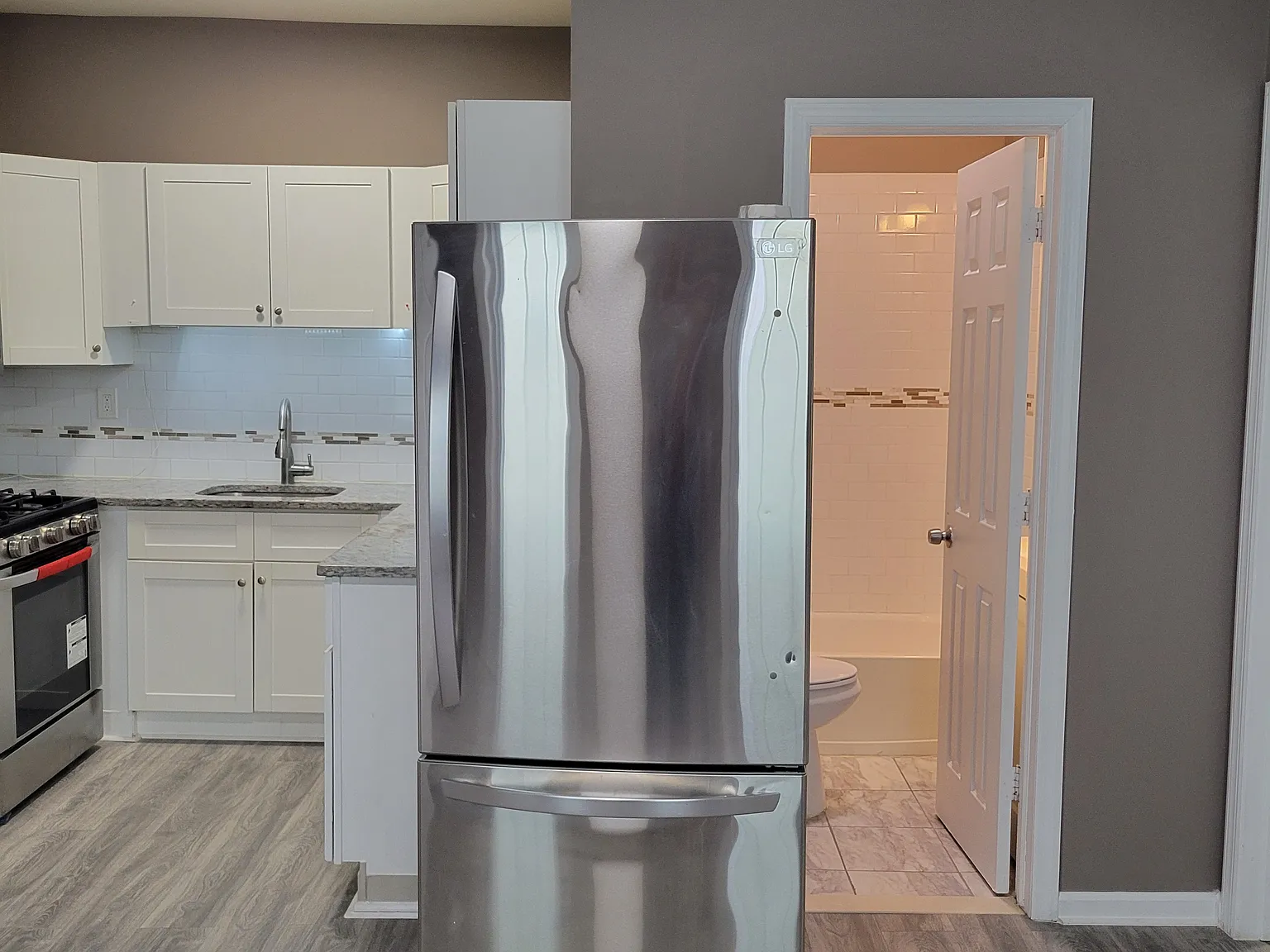 3 bed, 840 sqft, $2,400 — Photo 4