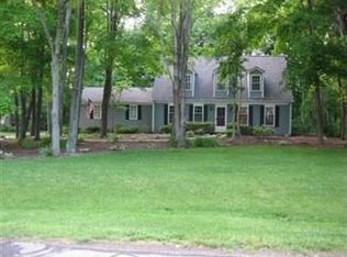 405 Hazelwood Dr, Chagrin Falls, OH 44022