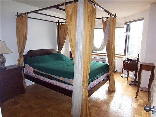 Sold by Luxury Habitat | media 14