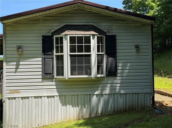 345 Tower Rd, Elizabeth, WV 26143