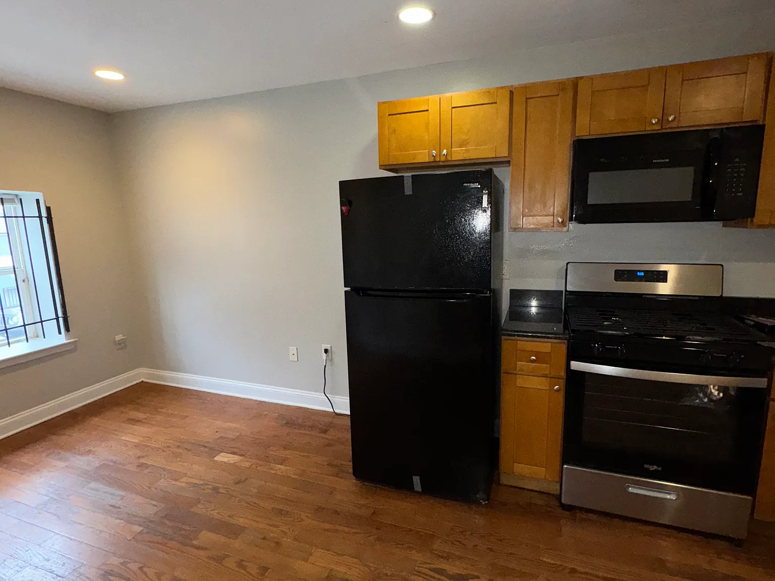3 bed, 1050 sqft, $1,550 — Photo 2