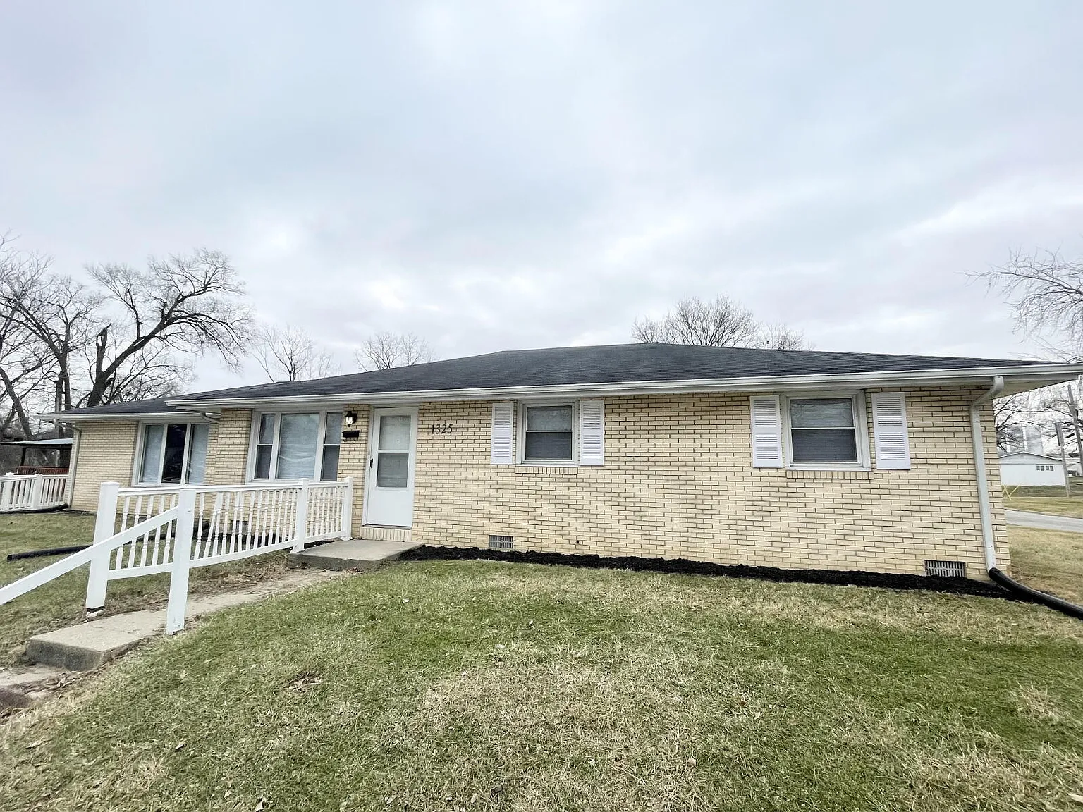 5 bed, 2.0 bath, $1,195 — Photo 1