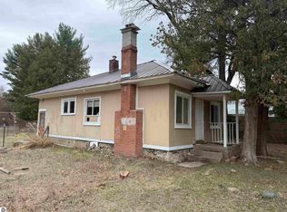 9886 S Brinton Rd, Blanchard, MI 49310