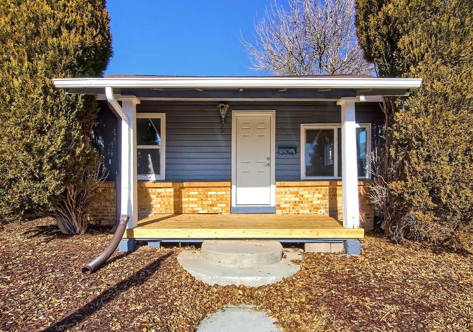 Updated 2BR Home with Modern Kitchen & Spacious Backyard — Photo 1