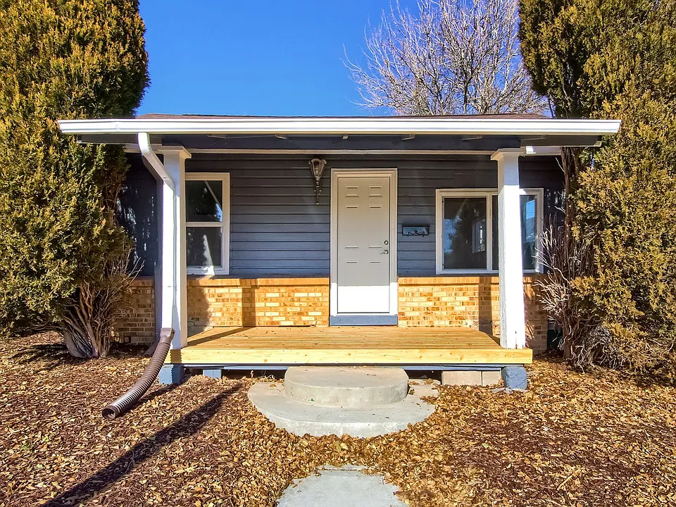 3467 W Dakota Ave