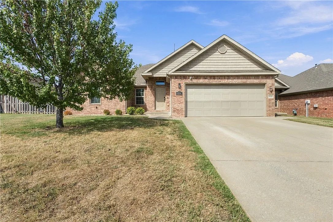 3 bed, 2.0 bath, 1846 sqft, $2,150 — Photo 1