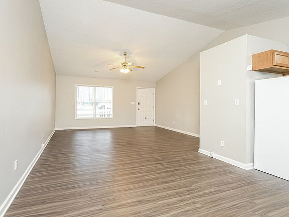 4th image of 104 James Ave