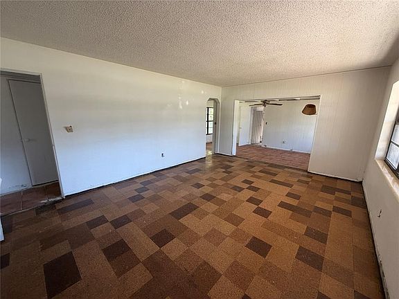 4th image of 917 Locust Ave