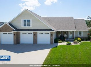 5661 N Calmes Dr, Appleton, WI 54913