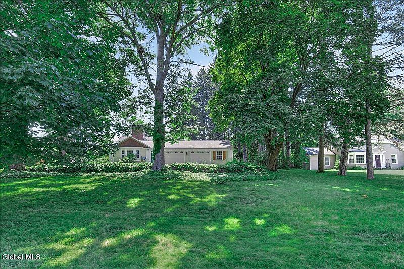 3rd image of 1916 E Country Club Drive