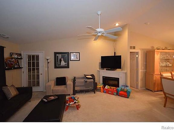 2nd image of 11203 Farmingdale Ln #122