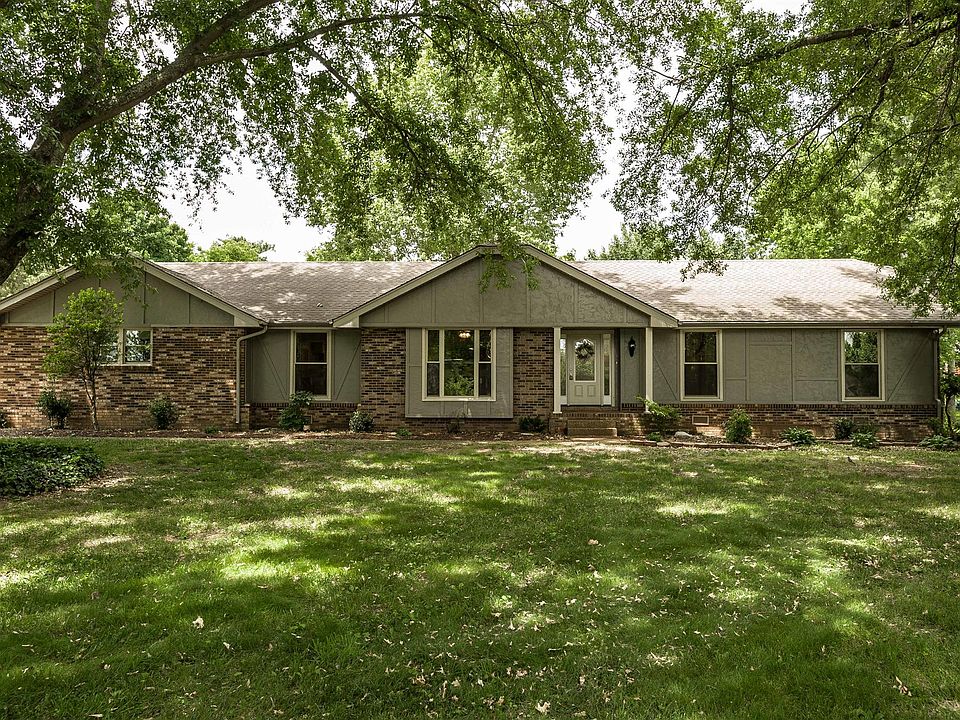 1st image of 1081 Lakeshore Dr