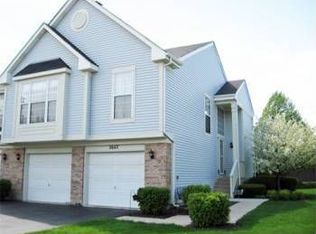 2642 S Embers Ln, Arlington Heights, IL 60005