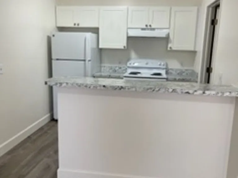 Woodfield Apartments — Photo 2