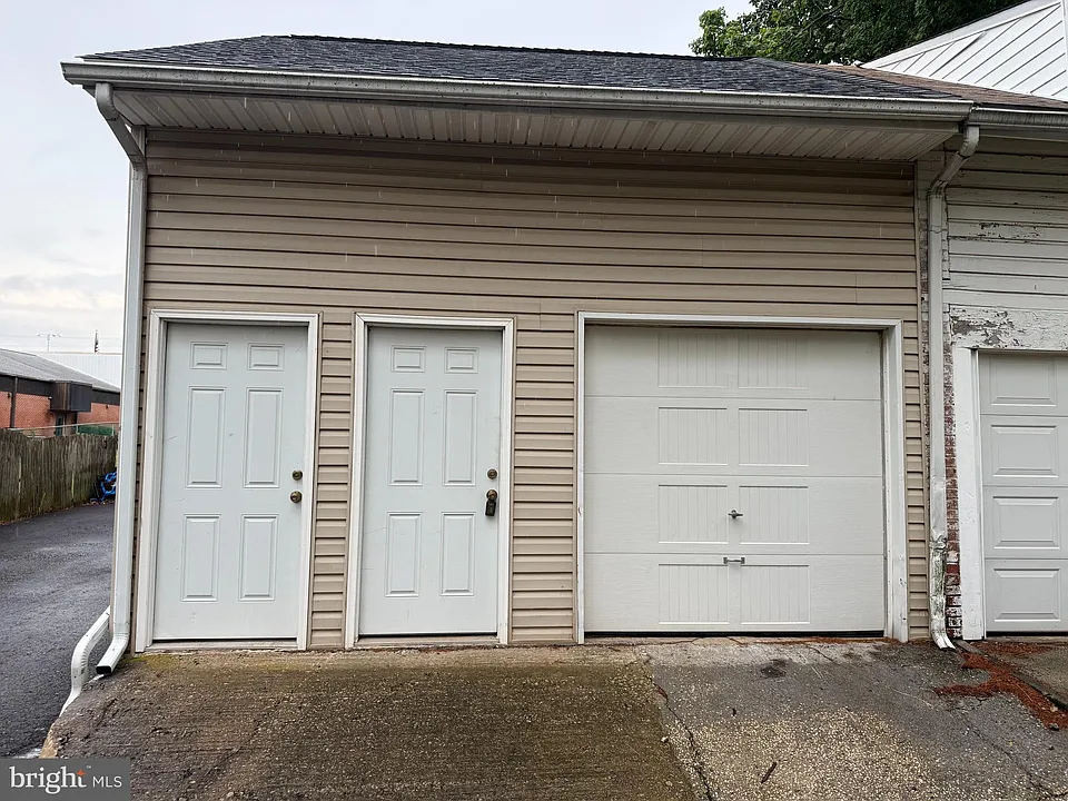 392 W Broad St