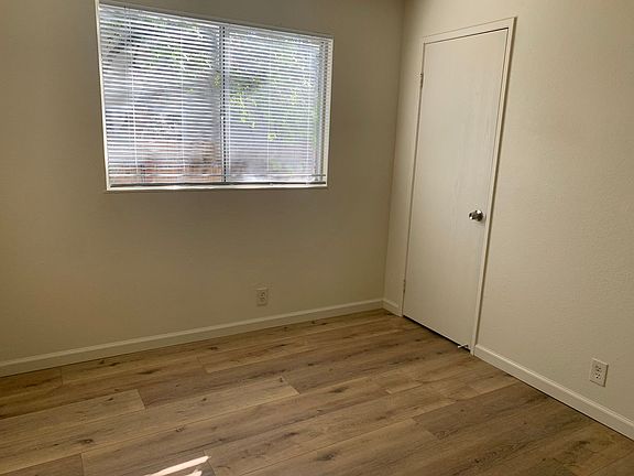 5th image of 800 Dogwood Cir