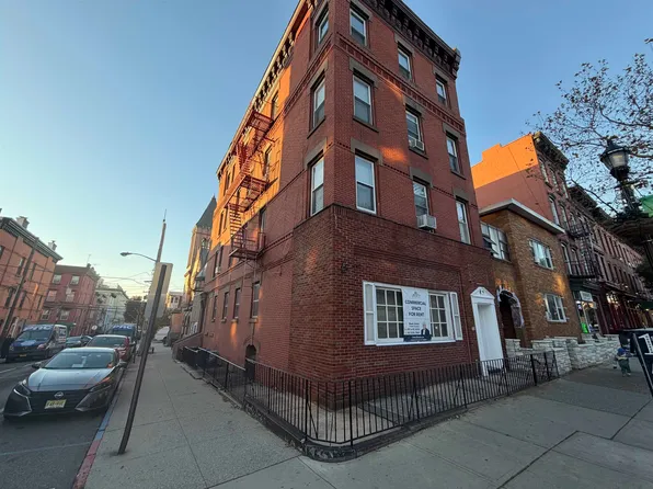 900 Washington Street image 1 of 1