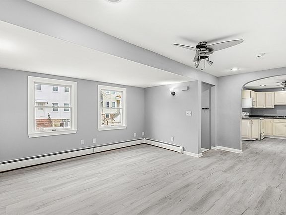 4th image of 298 Collette St