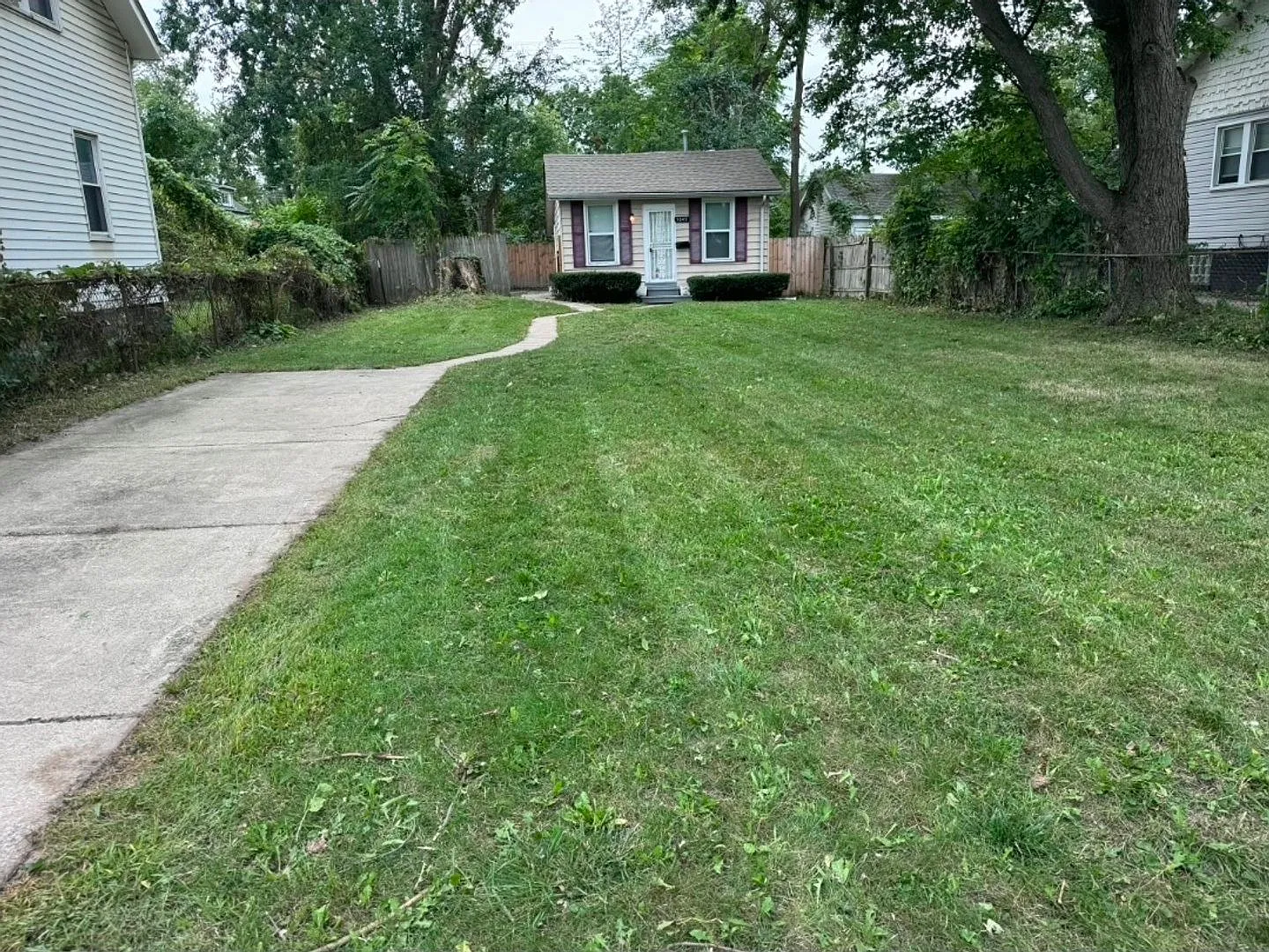 5049 Lafontaine- 1 Bed & 1 Bath For Rent! — Photo 3